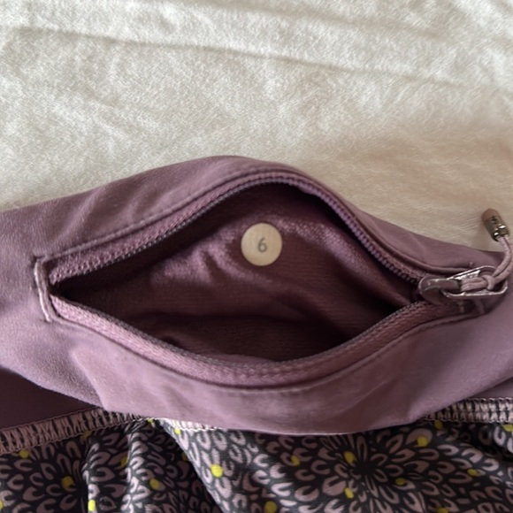 Lululemon speed short size 6 - Picture 3 of 4